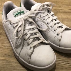 Women’s Adidas Advantage Sneaker // Size 7